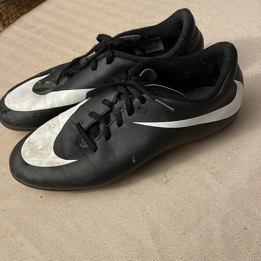 Nike 5Y soccer cleats